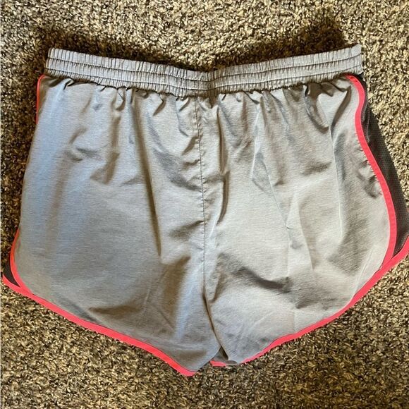 Under armor grey pink shorts size Medium - Picture 2 of 6